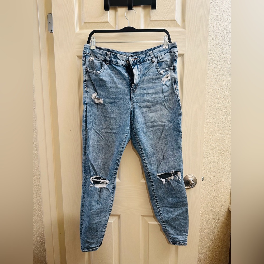 American Eagle Outfitters Light Blue Denim Jeans